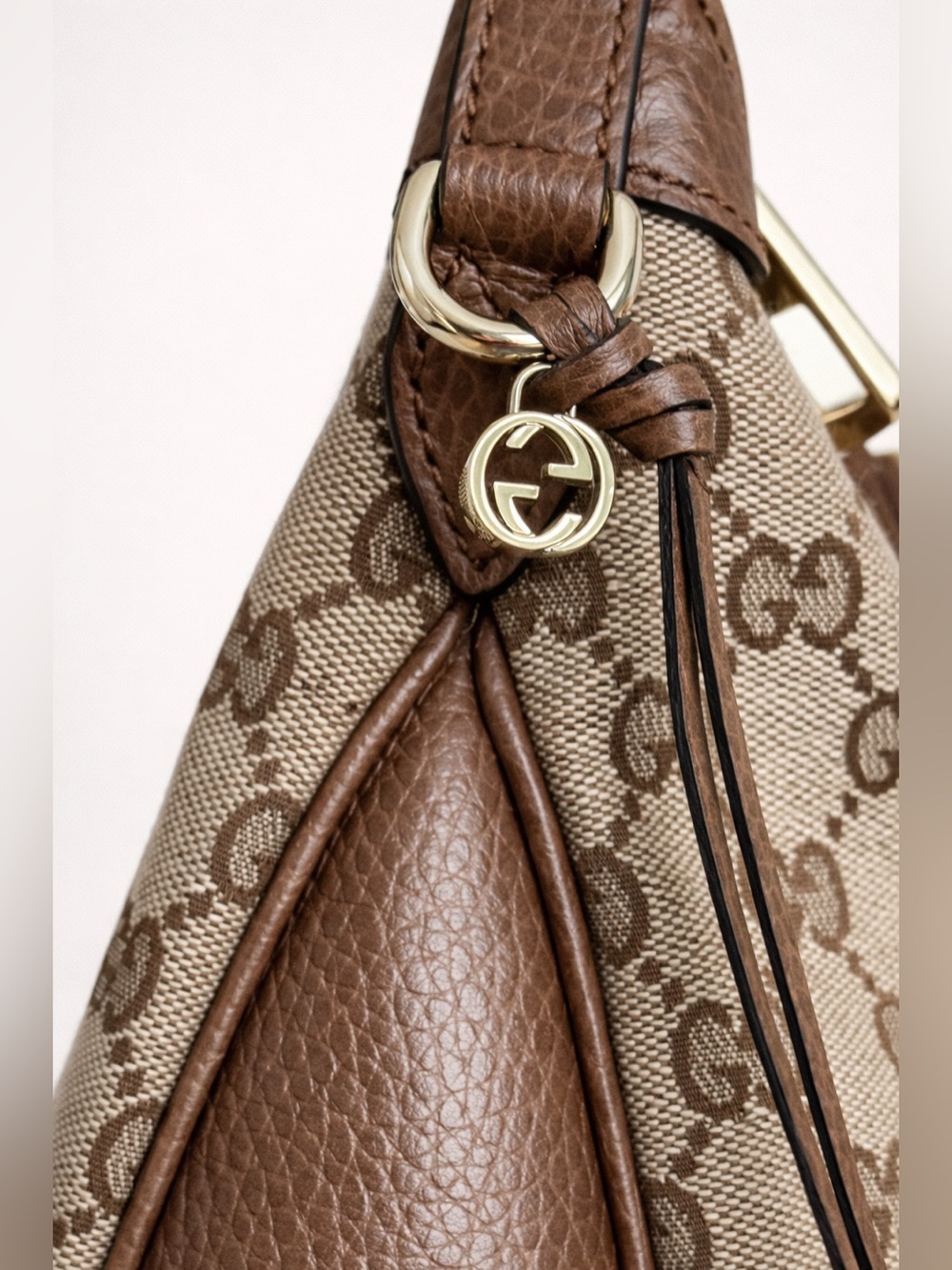 Designer Set:
Jimmy Choo Cinch L Bucket Bag + Gucci GG Monogram Hobo size M - Picture 17 of 17
